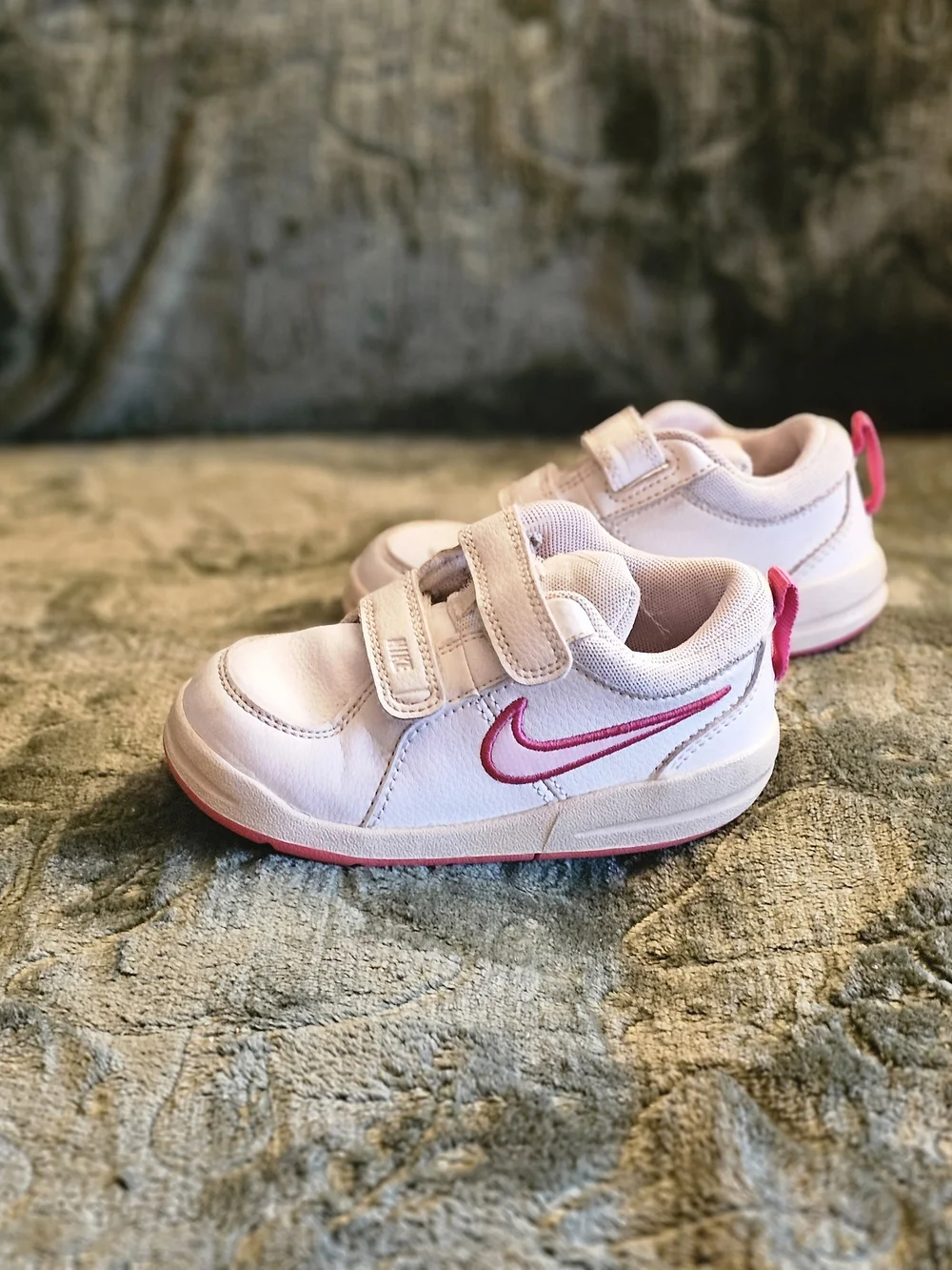 Nike Pico 4 Toddler Kid's White and Pink Velcro Sneakers Size 7C